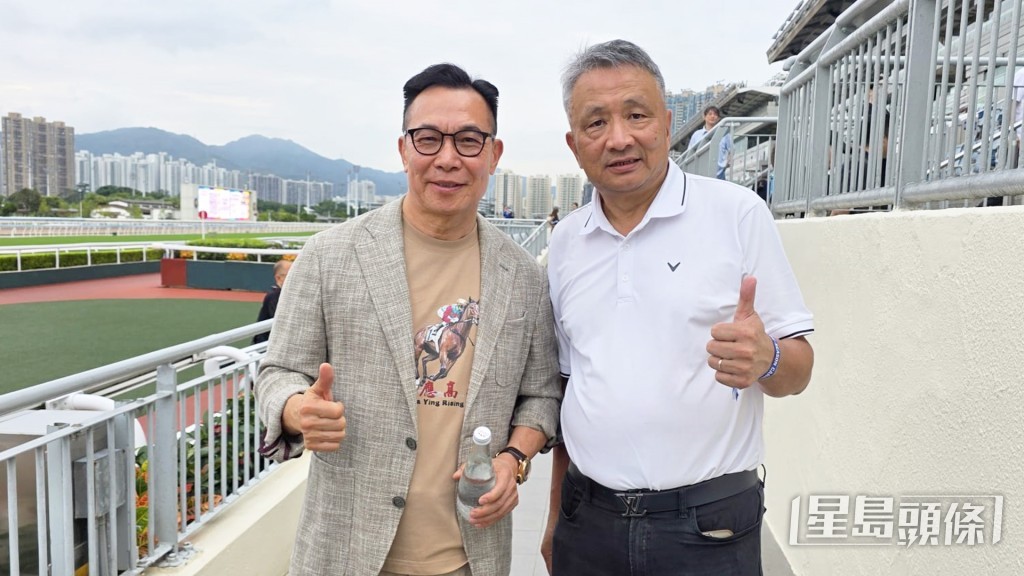「嘉应」系马主梁锡光(左)和「遨游」系马主程志辉。 「嘉应」系马主梁锡光(左)和「遨游」系马主程志辉。