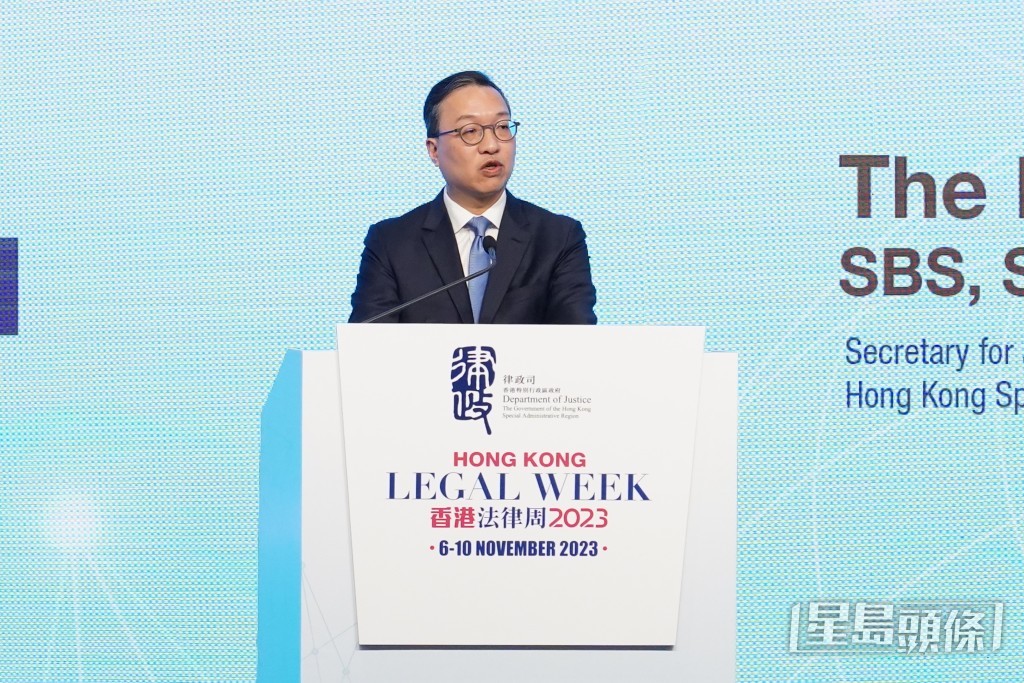 律政司司长林定国致开幕欢迎辞时称,“一国两制”下的香港有“背靠祖国、联通世界”的得天独厚优势。资料图片 律政司司长林定国致开幕欢迎辞时称,“一国两制”下的香港有“背靠祖国、联通世界”的得天独厚优势。资料图片