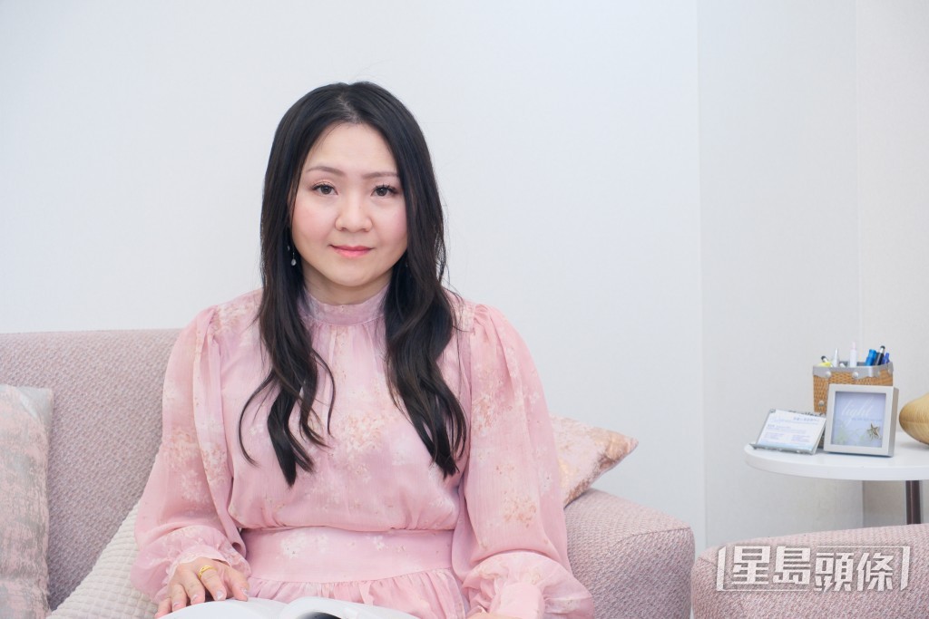 香港心理學會註冊臨床心理學家趙思雅接受《星級大搜查》訪問時指出,「電話恐懼症」的形成與社交媒體泛濫息息相關。 香港心理學會註冊臨床心理學家趙思雅接受《星級大搜查》訪問時指出,「電話恐懼症」的形成與社交媒體泛濫息息相關。