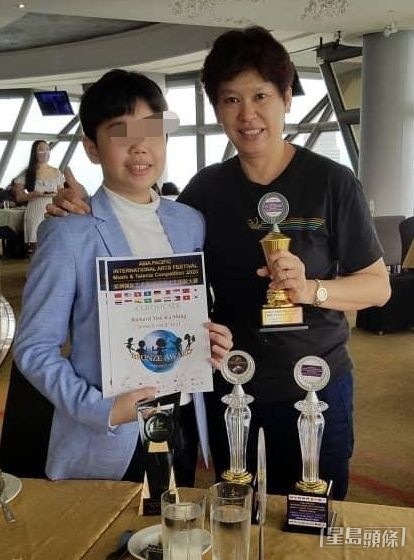 Joey的職業是教師,教到15歲兒子Richard品學兼優。 Joey的職業是教師,教到15歲兒子Richard品學兼優。