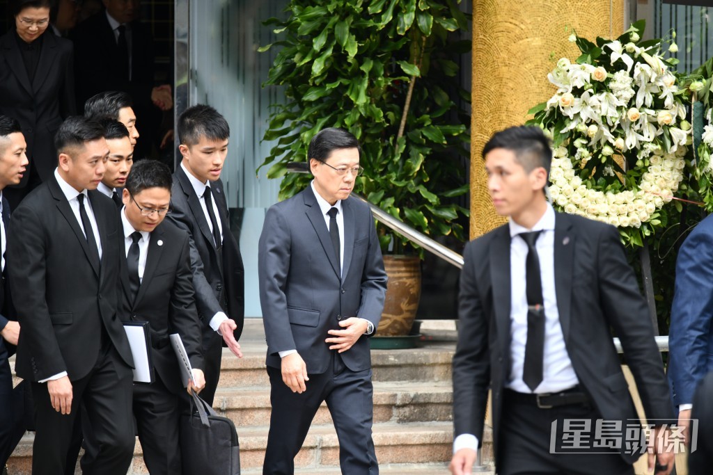 特首李家超约10时离开现场。 特首李家超约10时离开现场。