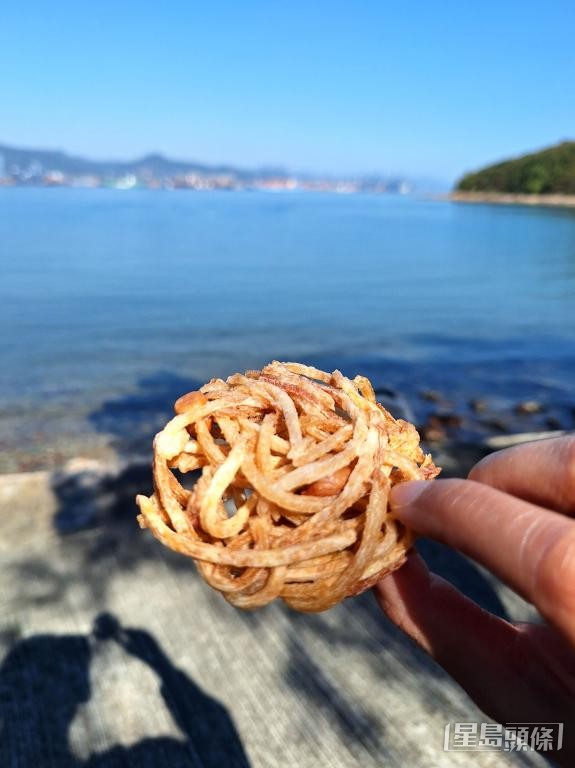 温華容及太太請義工吃小食，以表謝意。
