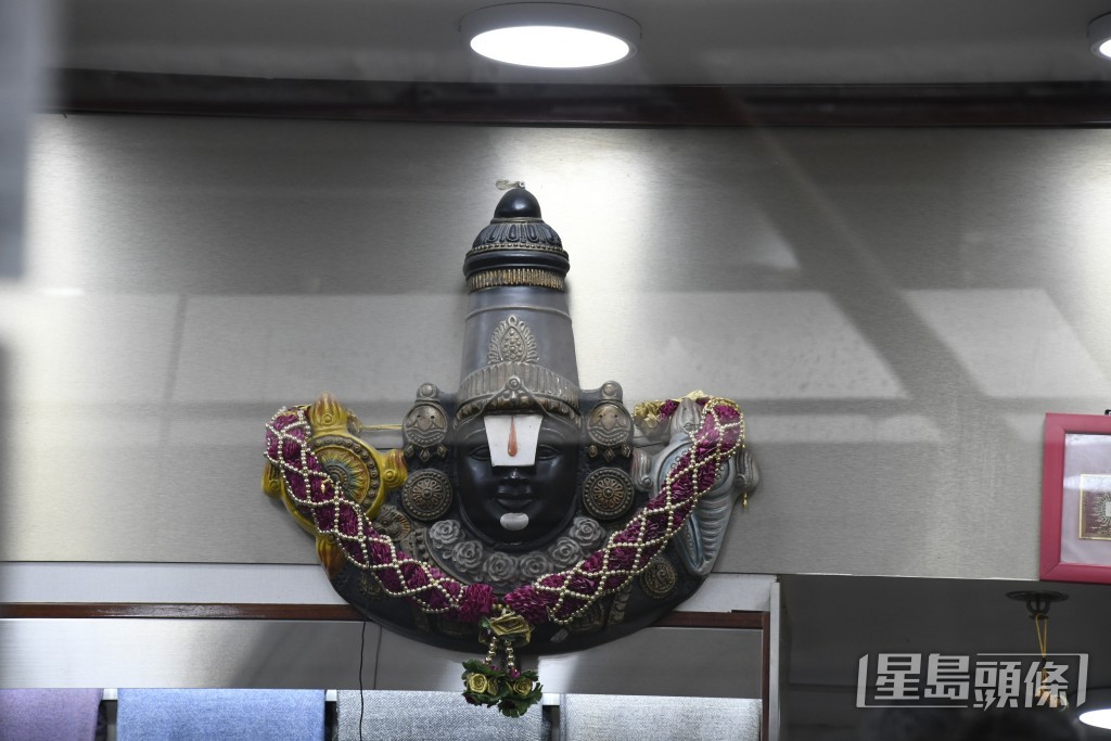 店內供奉神像, 店內供奉神像,