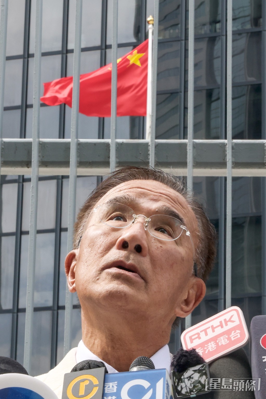 至於葉劉仍未公布去留，田北辰直言「唔講㗎啦，總之我對得住佢有餘」。