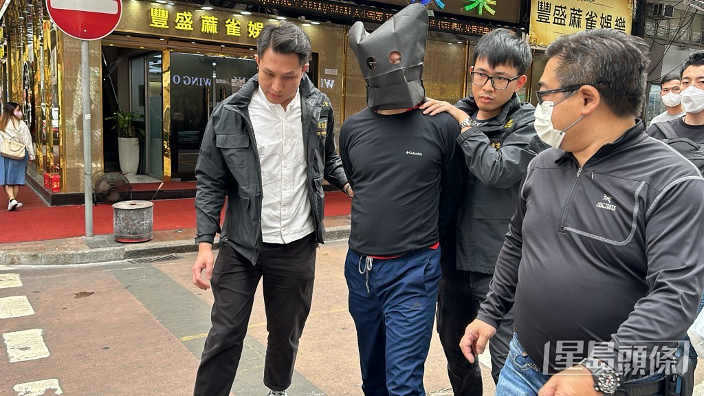 涉案男子被帶走。劉漢權攝