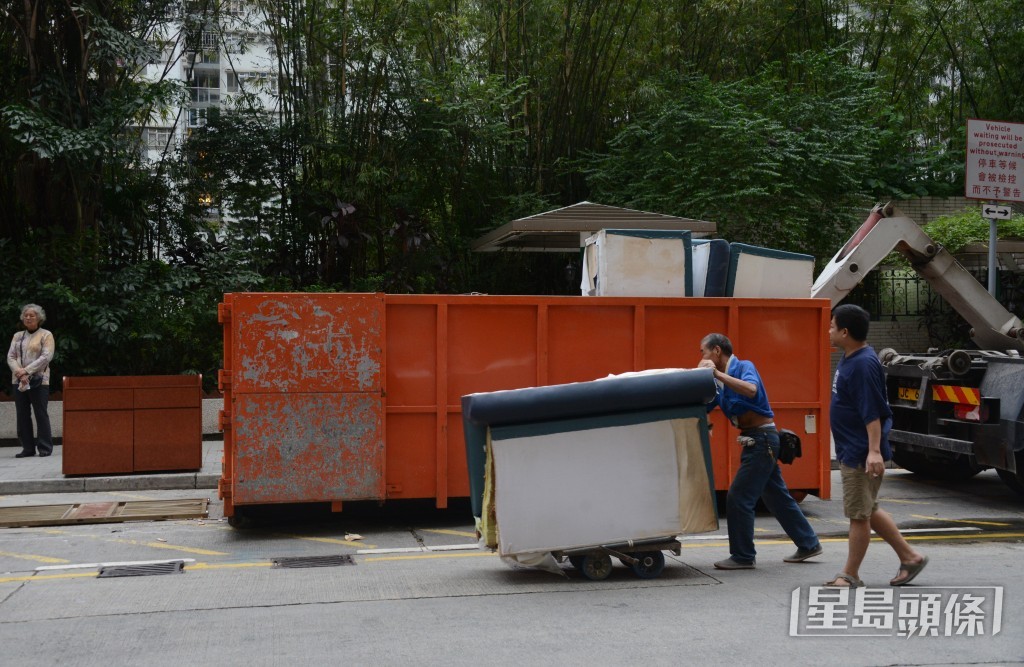 謝展寰指,過去5年警務處和地政總署,合共接獲約9,500宗涉環保斗的投訴。資料圖片 謝展寰指,過去5年警務處和地政總署,合共接獲約9,500宗涉環保斗的投訴。資料圖片
