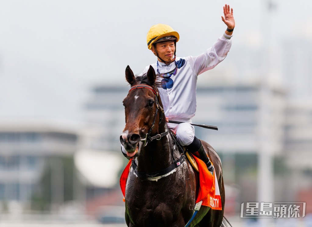 何澤堯與「金鎗六十」關係密切。