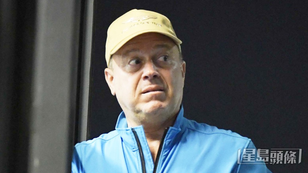 今朝「話你知」課前方嘉柏一度衝到閘口，向鞍上的黃智弘給予操練指示。