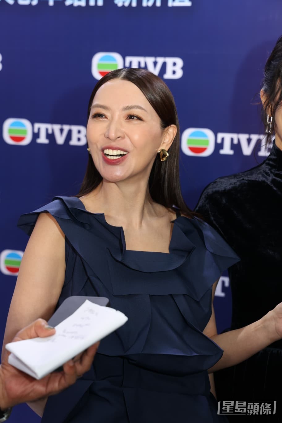 拍新劇的陳煒因掛住老公，所以沒通告就由深圳返港。