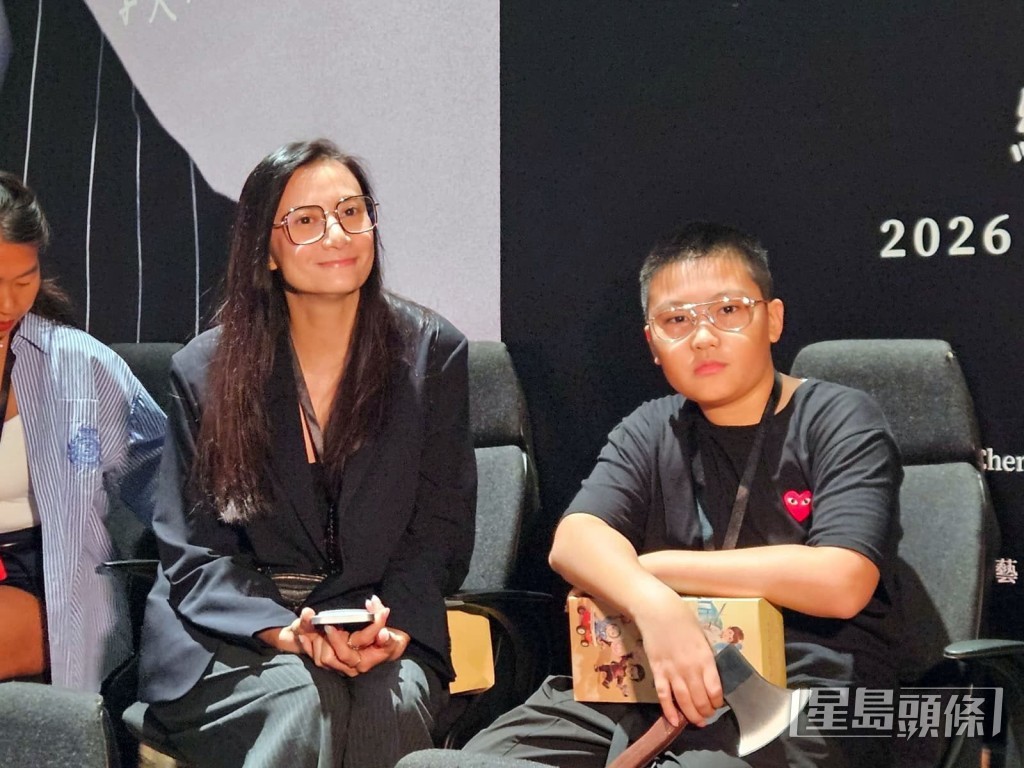黃依汶和兒子為座上客。