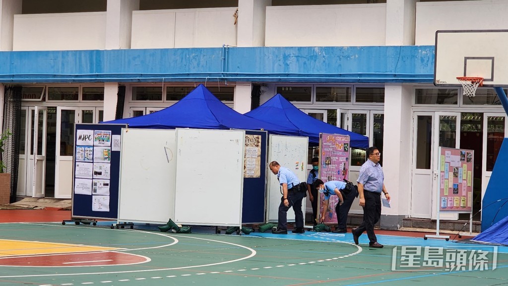 警員在校園內調查。楊偉亨攝 警員在校園內調查。楊偉亨攝