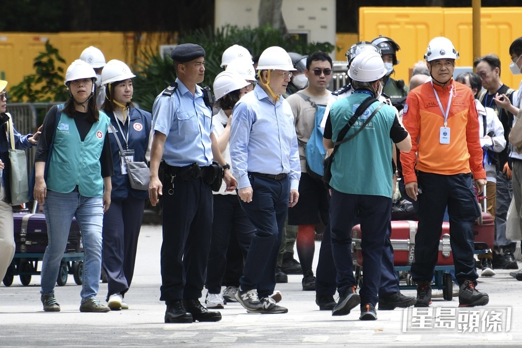 政務司副司長卓永興到場視察。