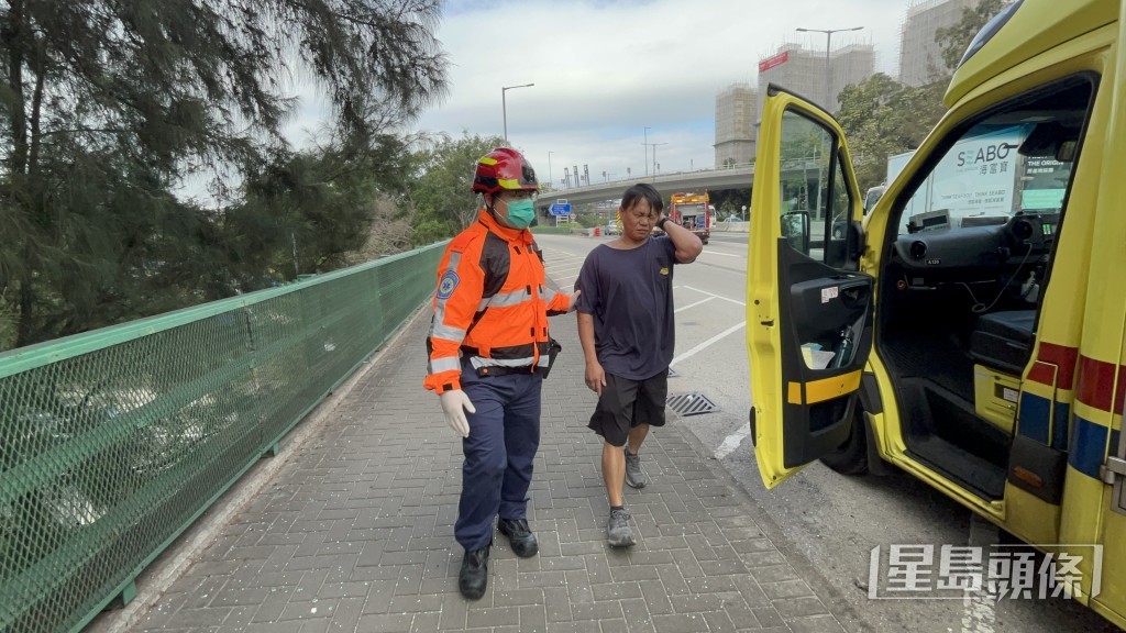 壞車貨車司機報稱頭痛送院。 壞車貨車司機報稱頭痛送院。