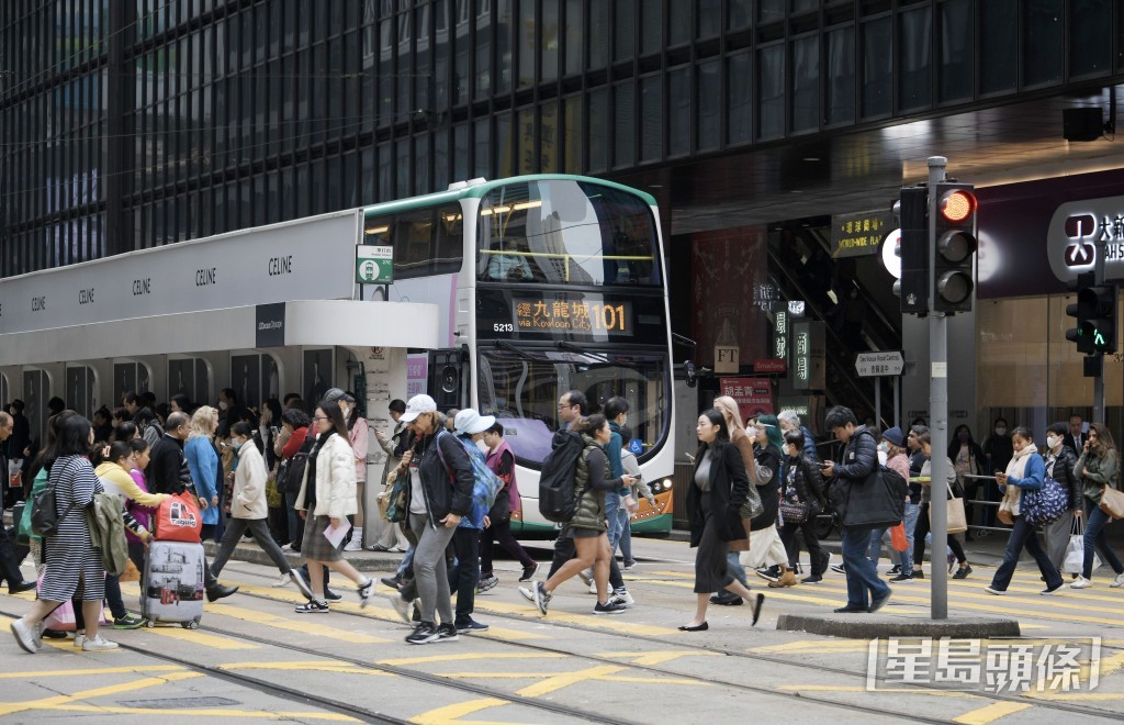 有統計指,上半年截至6月23日強積金整體回報逾5%,人均賺1.6萬元。 有統計指,上半年截至6月23日強積金整體回報逾5%,人均賺1.6萬元。