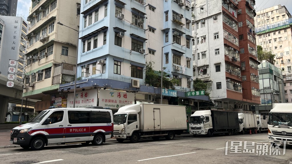 兩姐妹和解收場。蔡楚輝攝 兩姐妹和解收場。蔡楚輝攝
