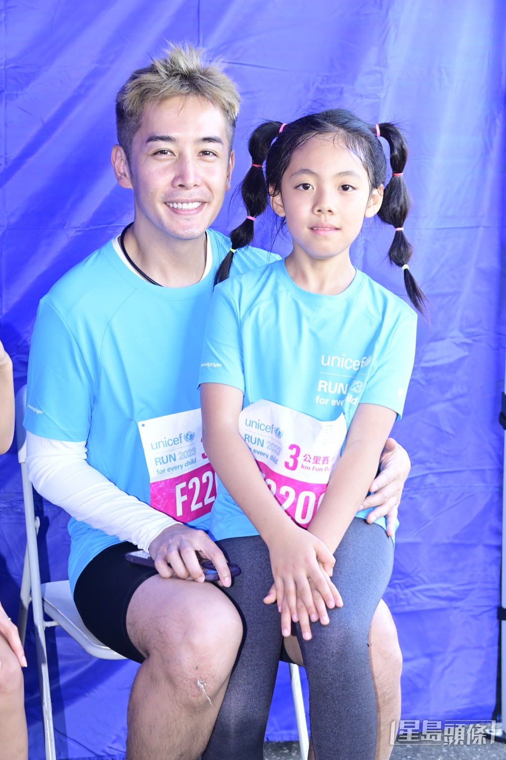 李日朗今日(5日)帶同好朋友的8歲女兒到場。 李日朗今日(5日)帶同好朋友的8歲女兒到場。