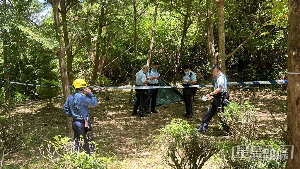 男事主被發現在山邊樹叢上吊亡。林思明攝 男事主被發現在山邊樹叢上吊亡。林思明攝