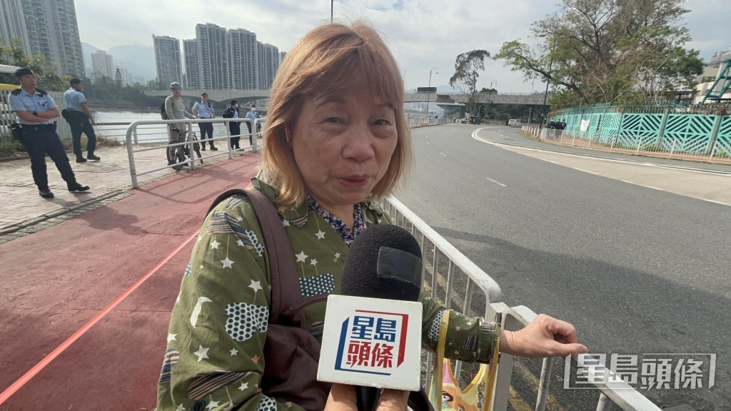 李女士希望何的家人可節哀順變。