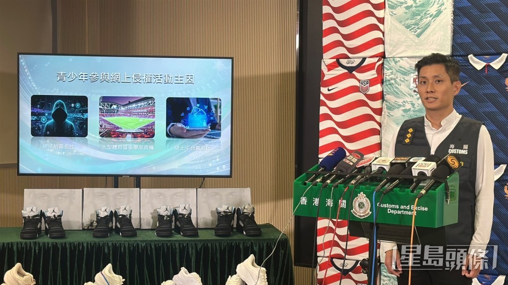 海關版權及商標科技罪案調查組指揮官吳家俊講述行動詳情。劉漢權攝 海關版權及商標科技罪案調查組指揮官吳家俊講述行動詳情。劉漢權攝