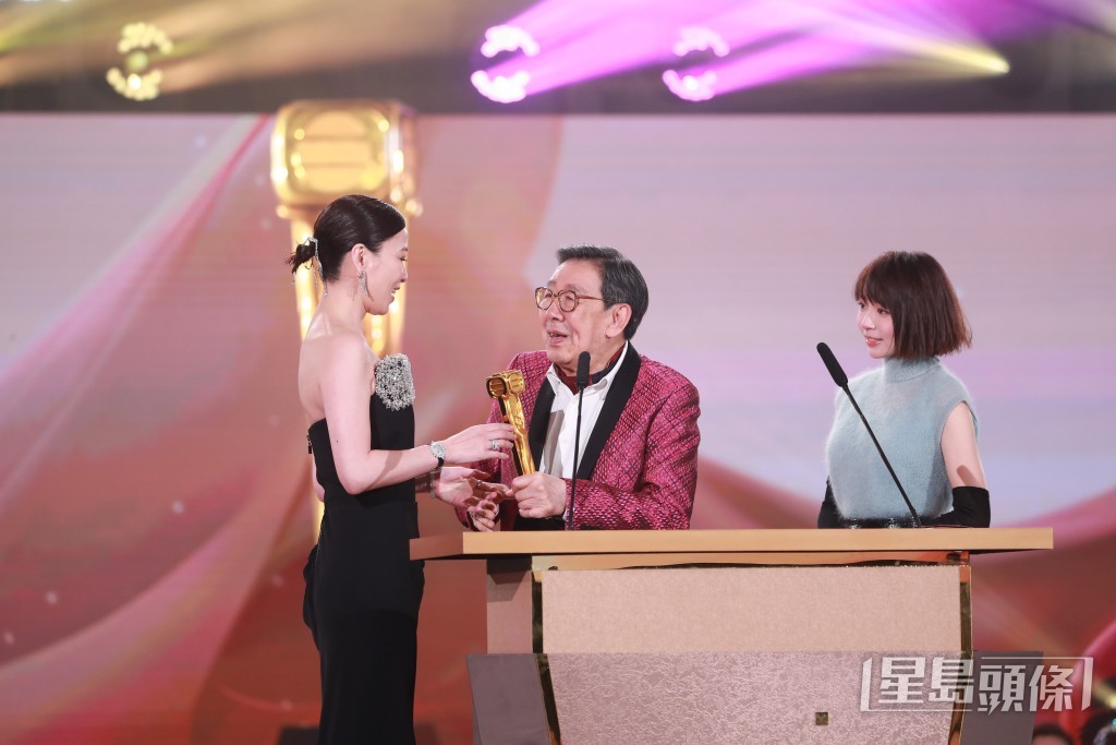 林明禎與胡楓在早前的《萬千星輝頒獎典禮2023》,一同頒發「馬來西亞最喜愛」獎項。 林明禎與胡楓在早前的《萬千星輝頒獎典禮2023》,一同頒發「馬來西亞最喜愛」獎項。 