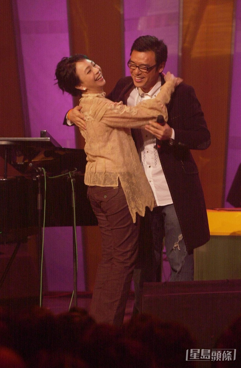 陈秋霞2006年为《温拿狂想33》特辑录影。