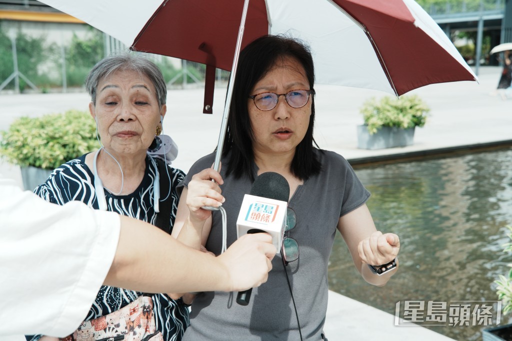 另一狗主黃女士則認為,涉事大狗的主人明顯缺乏安全意識。 另一狗主黃女士則認為,涉事大狗的主人明顯缺乏安全意識。