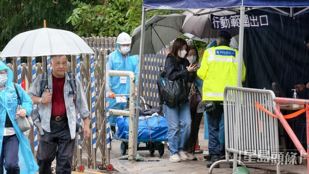 ​今日（4月24日）是大埔宏福苑火災後居民分批上樓的第5日。黃文威攝