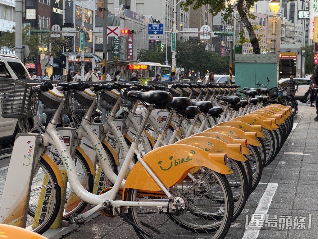 程俊豪指未來或可將部分公共單車泊位改裝成電動單車泊位，屆時需如台灣U-bike（公共租借單車）般，到指定充電樁位借還車。陳俊豪攝