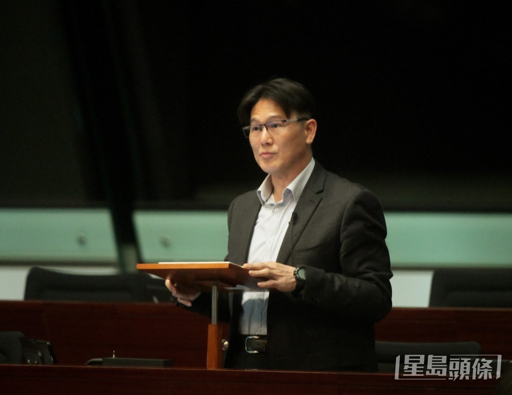 教育事務委員會副主席、工聯會梁子穎。