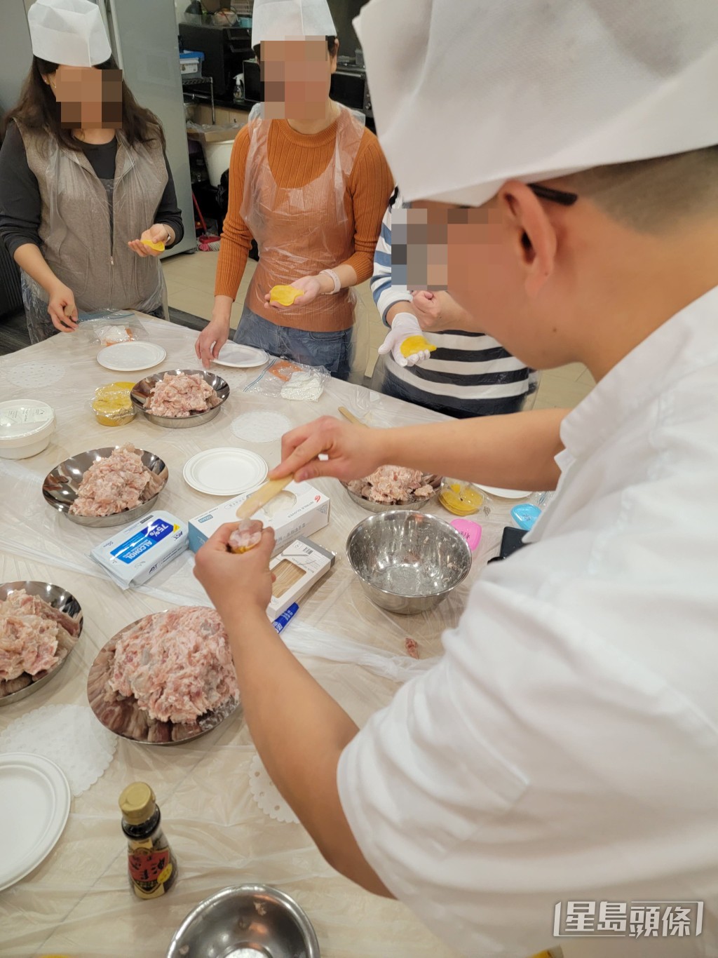 面對老師傅相繼退休，他直言香港點心文化正逐漸失傳，因此這位網民已經自立門戶開設點心教育公司，走入學校推廣。（帖文截圖）