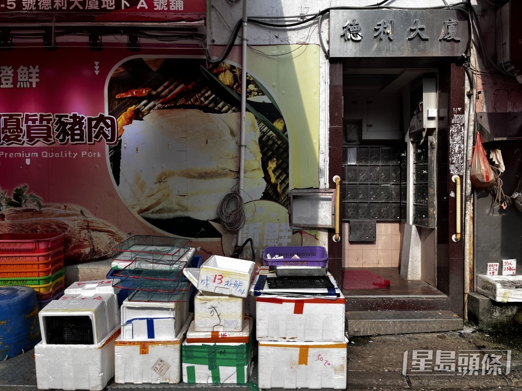 旺角長旺道近塘尾道行人路。 旺角長旺道近塘尾道行人路。