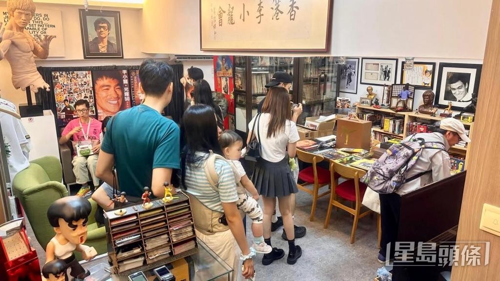 今年6月底,大批市民到訪九龍灣「李小龍會」會址。 受訪者提供 今年6月底,大批市民到訪九龍灣「李小龍會」會址。 受訪者提供