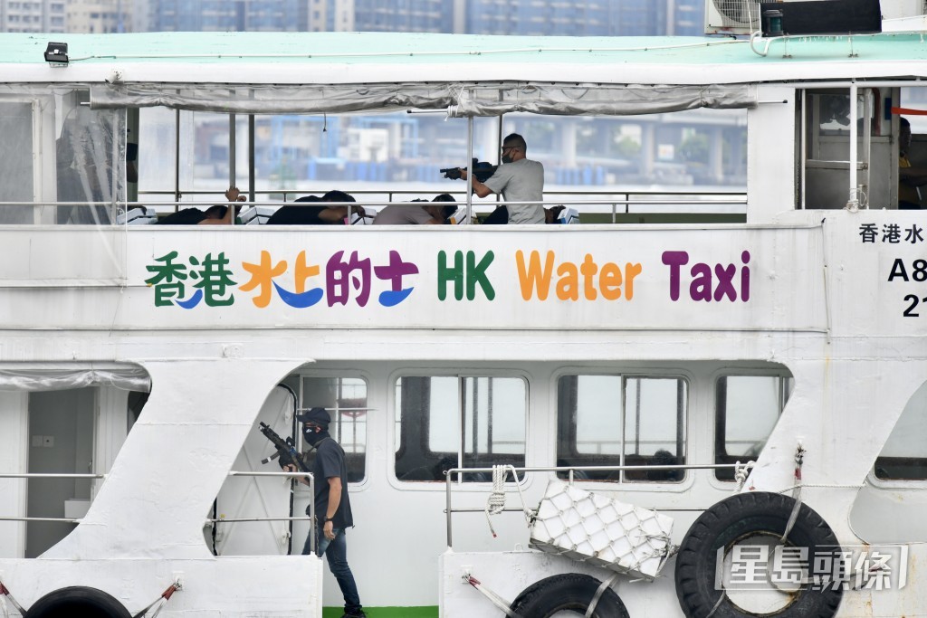 演習中人員海陸空三方出動。 演習中人員海陸空三方出動。