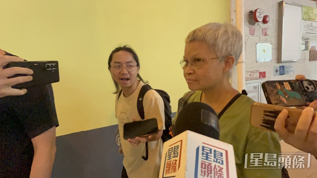 譚女士取回最緊要的屋契。楊偉亨攝