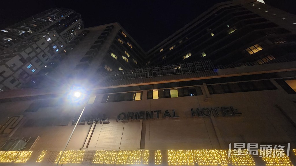 30日晚上約九時,警方接獲一名女子報案,指其一名50多歲男友人暈倒在沙浦道一間酒店的房間內,且床上發現血漬。黎志偉攝 30日晚上約九時,警方接獲一名女子報案,指其一名50多歲男友人暈倒在沙浦道一間酒店的房間內,且床上發現血漬。黎志偉攝