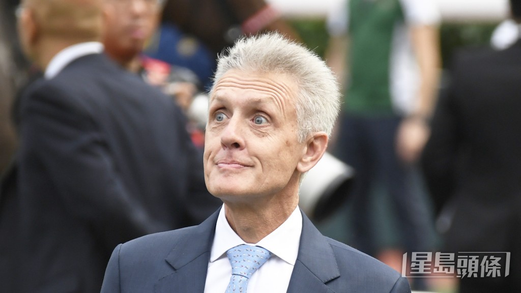 今朝「康昌之星」出試前廖康銘親自護送。