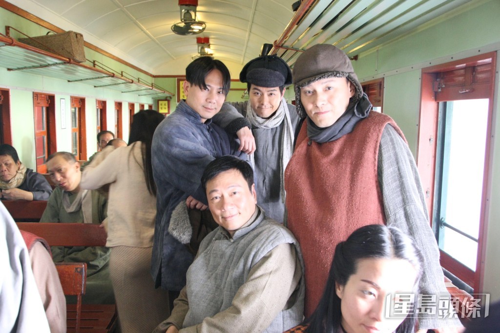 9年前黎耀祥、蕭正楠、曹永廉曾合作拍《公公出宮》。 9年前黎耀祥、蕭正楠、曹永廉曾合作拍《公公出宮》。