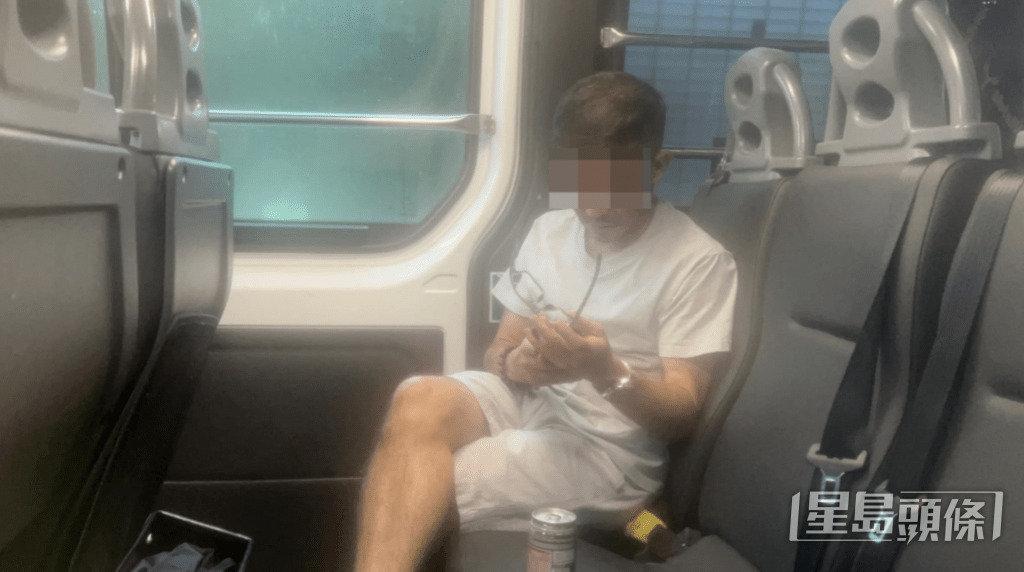 涉案中貨男司機在場協查。蔡楚輝攝