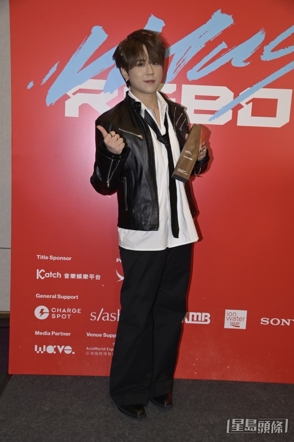 姜濤樂壇成績唔差。