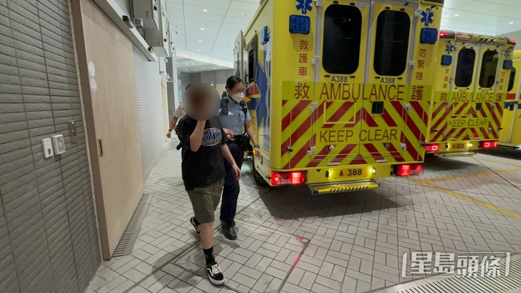 印巴女子涉襲擊被捕送院。梁國峰攝 印巴女子涉襲擊被捕送院。梁國峰攝