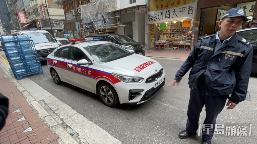 警员到场调查。杨伟亨摄 警员到场调查。杨伟亨摄