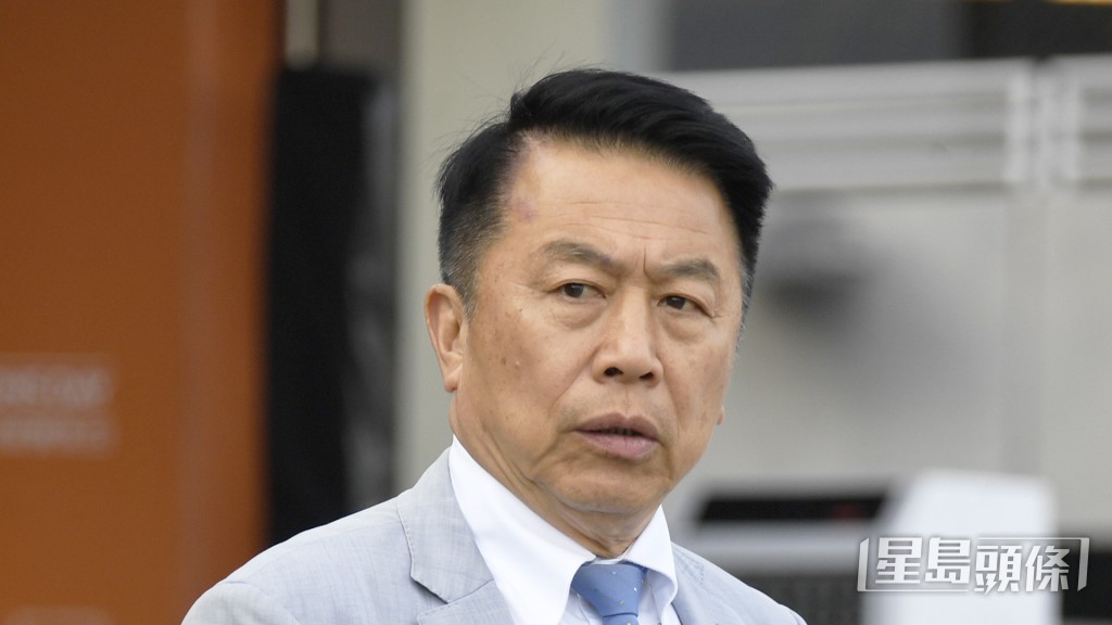 今朝「盈好威楓」出試前姚本輝一直睇到實，課後更第一時間趕落隧道底向袁幸堯追問。