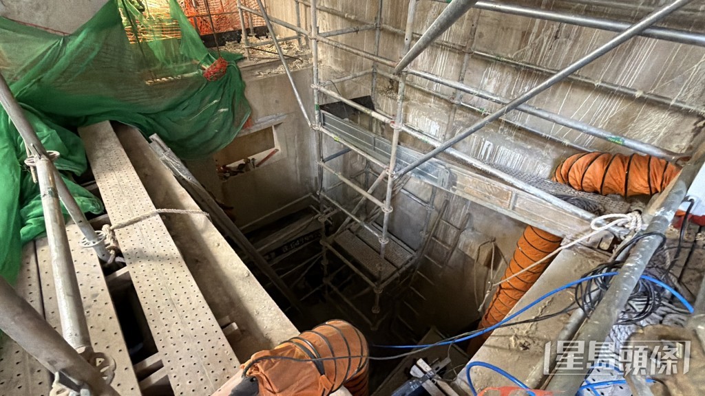 污水井旁有排氣喉。