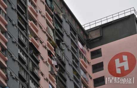 他指房協職員會不定時突擊巡查,如確定濫用公屋單位,房協會發出遷出通知書。資料圖片 他指房協職員會不定時突擊巡查,如確定濫用公屋單位,房協會發出遷出通知書。資料圖片