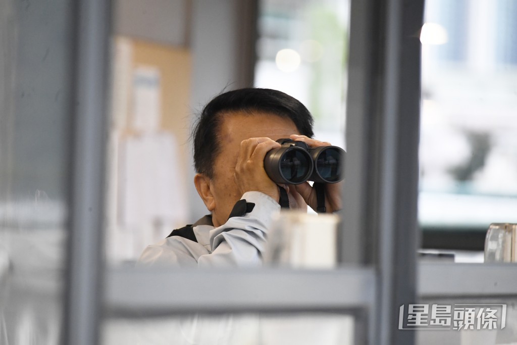 「阳光勇士」今朝课前课后姚本辉都跟出跟入，课后更捉住浩布荣倾了好长时间。