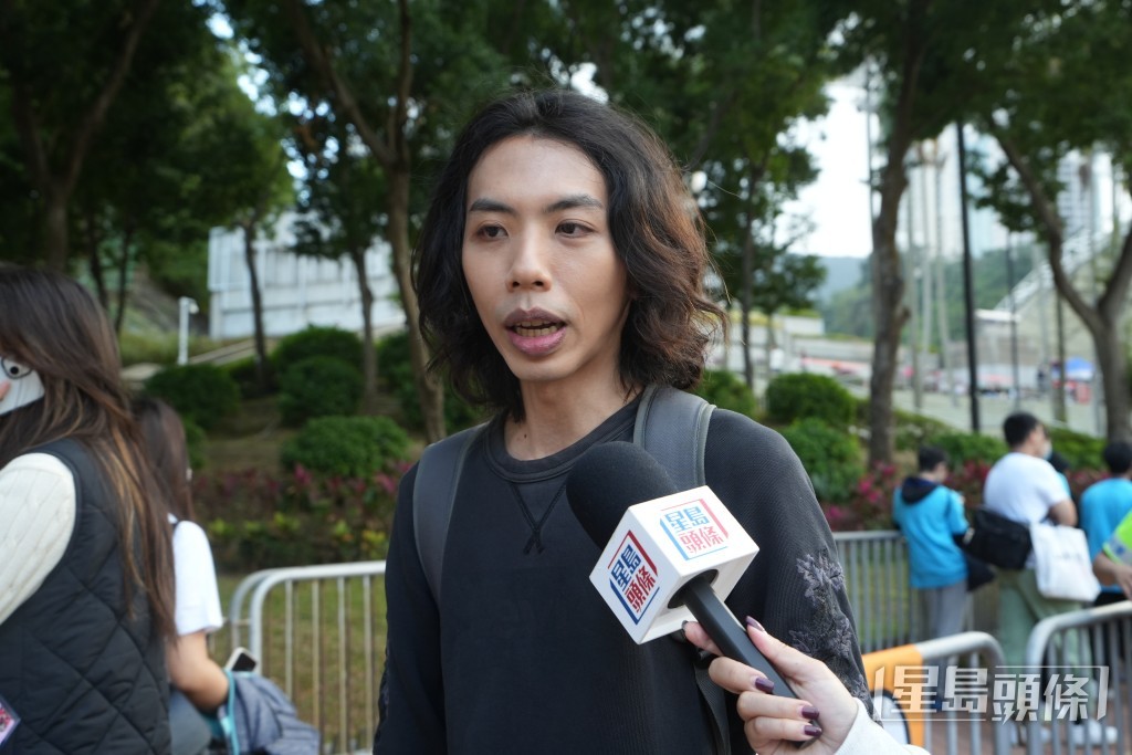 「達哥」指美斯都年紀大，唔知仲踢到幾耐，可能係球員身份最後一次嚟到香港。劉駿軒攝