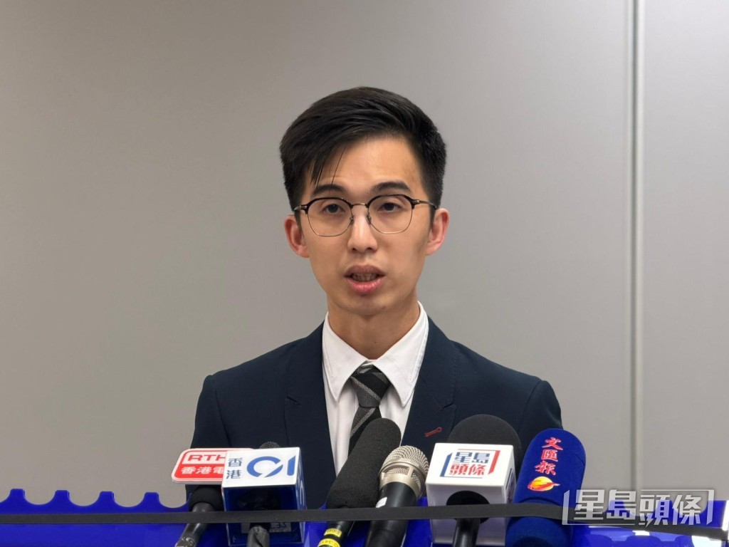 新界北總區反三合會行動組第一隊主管高級督察胡諾軒交代案情。曾志恆攝