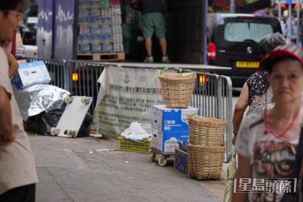 店舖阻街罰款由1,500港元增加至6,000港元。資料圖片
