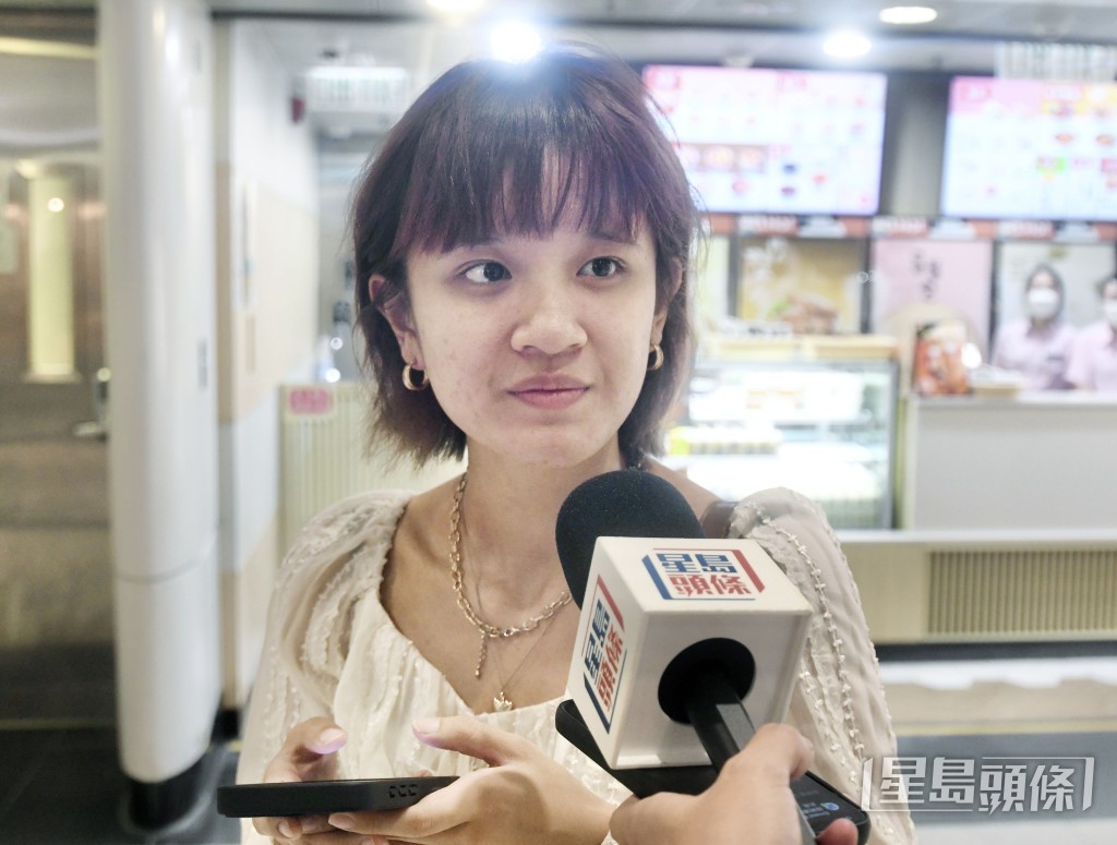 區小姐表示,原以為全日毋須上班,對需返公司數小時感到無奈。 區小姐表示,原以為全日毋須上班,對需返公司數小時感到無奈。