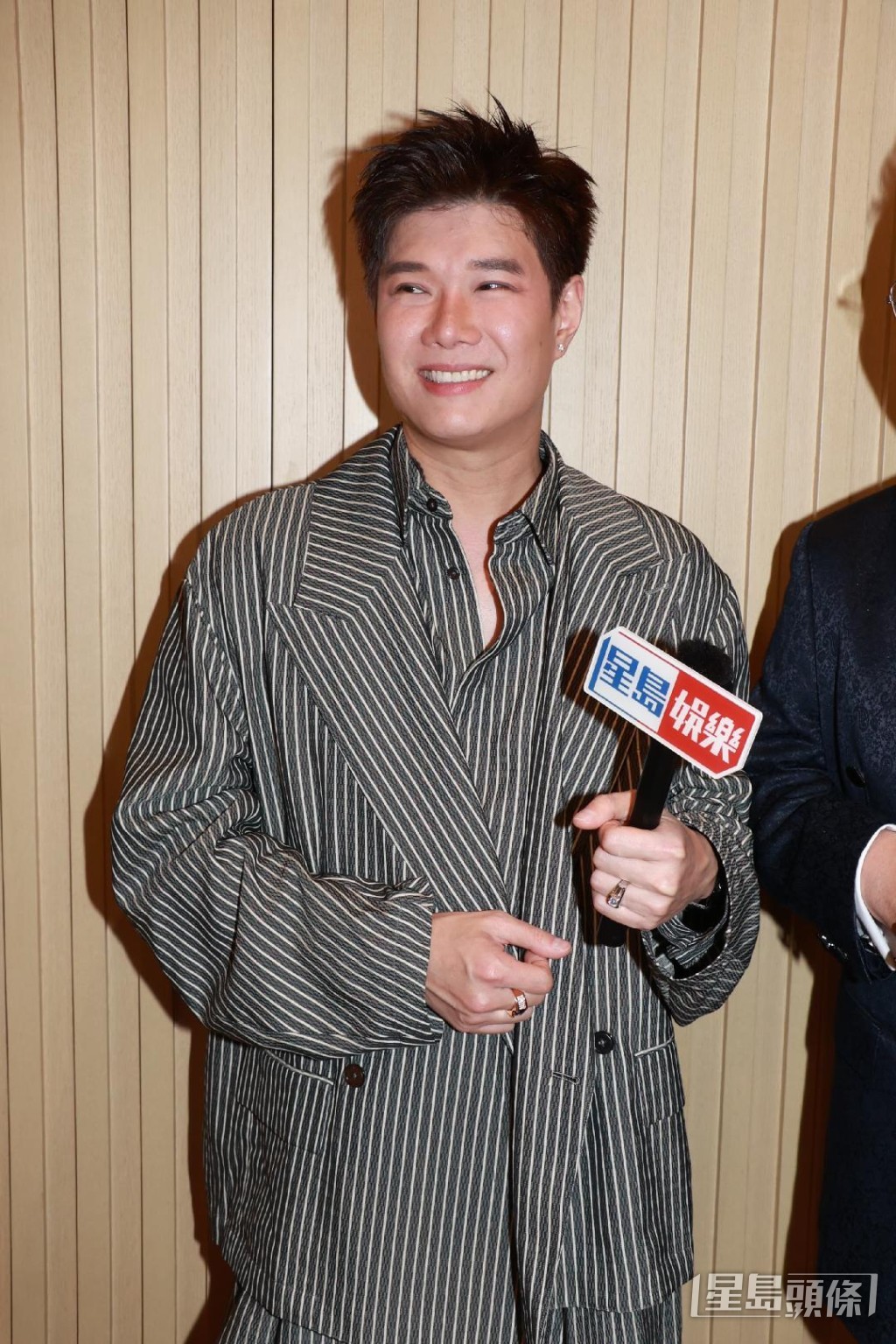 张与辰透露拉姑与张妈妈相识，彼此是家人与家人之间的见面与问候。